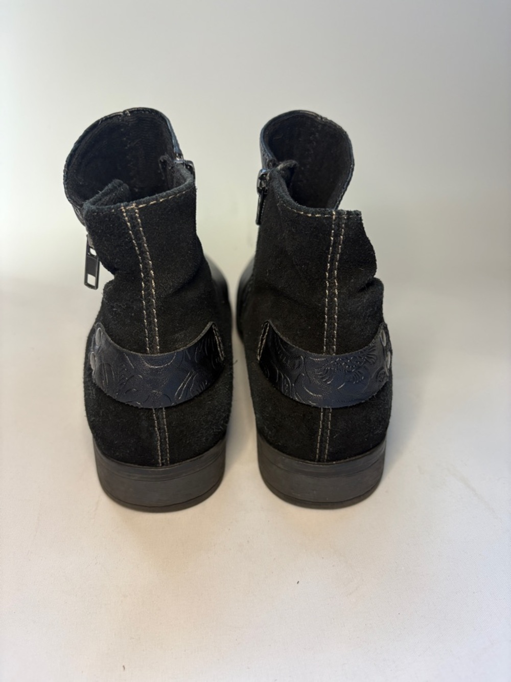 the Earth Origins Navigate Noah Leather & Suede Embossed Ankle Booties Size 9.5 - Picture 5 of 11